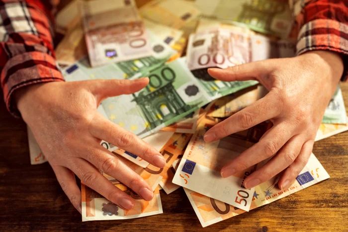 -Ce-este-violena-economic-ntre-soi-Recomandrile-unui-psiholog-pentru-persoanele-care-sunt-abuzate-astfel