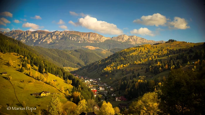 Plimbare-de-toamn-prin-Fundata-i-Moieciu-de-Sus-Imaginile-de-vis-surprinse-pe-colinele-multicolore-FOTO
