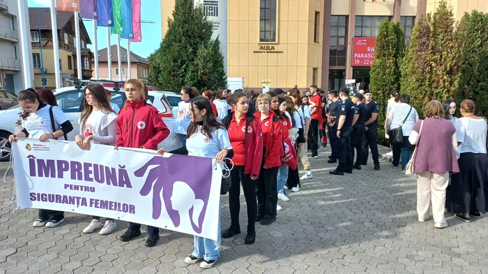 Sute-de-femei-n-strad-la-Braov-pentru-sigurana-lor-Una-din-patru-romnce-este-victima-agresiunii
