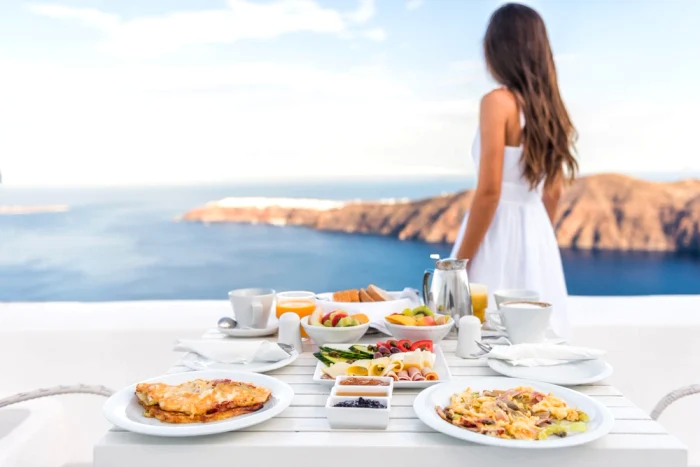 10-lucruri-pe-care-s-nu-le-faci-la-staiunile-all-inclusive-Acordai-prioritate-localurilor-care-servesc-preparate-din-gastronomia-local