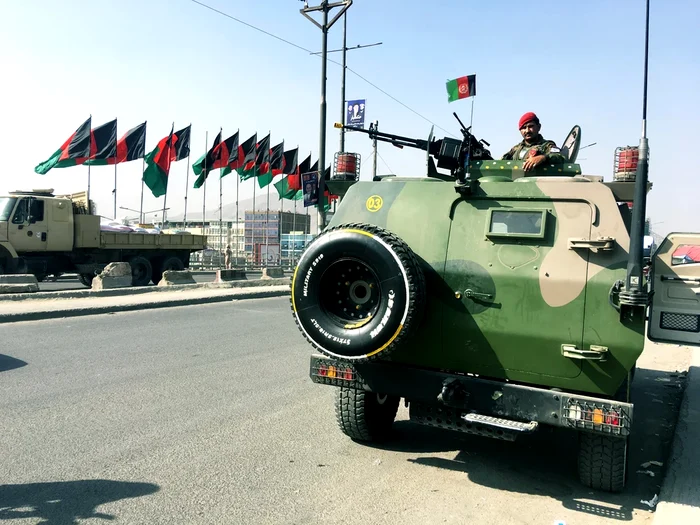 23-de-soldai-ucii-ntr-un-atac-asupra-unei-baze-militare-din-Pakistan