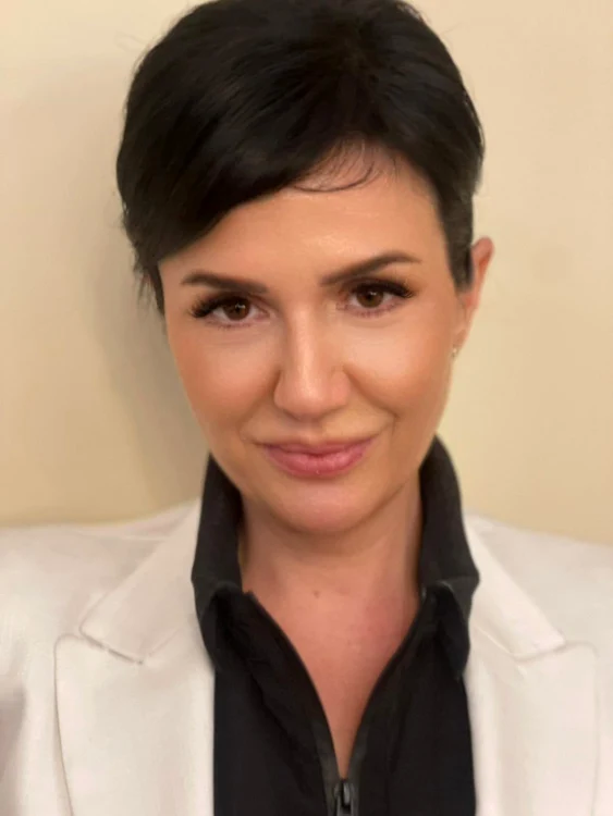 A-fost-directoare-de-banc-dar-a-renunat-la-job-pentru-un-scop-nobil-Irina-Bogdan-Trebuie-s-ne-pstrm-copiii-n-ar