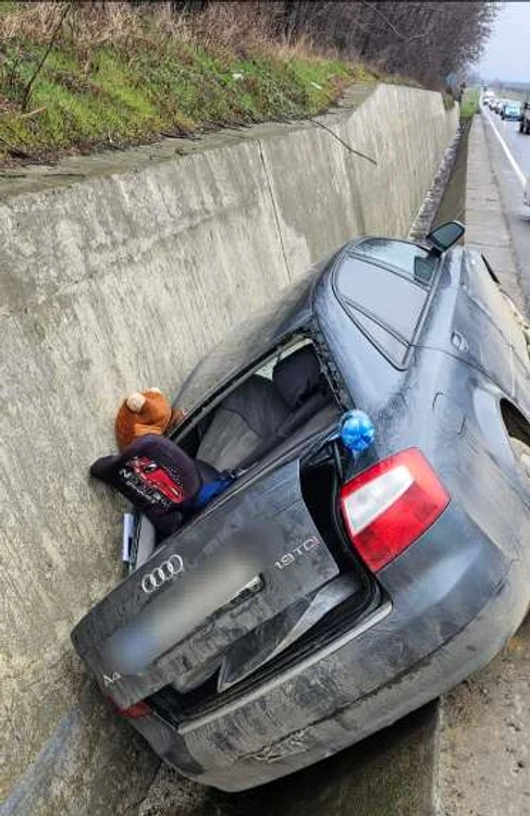Accident-cu-patru-victime-la-Vaslui-Doi-copii-au-fost-rnii-oferul-a-rmas-blocat-n-main
