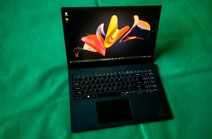 Acer-TravelMate-Vero-laptop-de-business-prietenos-cu-mediul-TECH-REVIEW