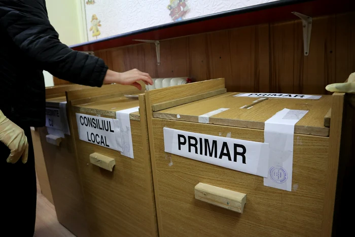 Aciunea-Flotanii-pentru-alegerile-locale-Masa-de-vot-asigurat-de-alegtori-de-import-Bihorul-anun-controale-cu-Poliia
