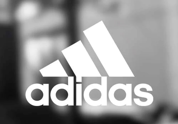Adidas-retrage-de-la-vnzare-tricoul-cu-numrul-44-al-naionalei-Germaniei-din-cauza-asemnrii-cu-un-simbol-nazist