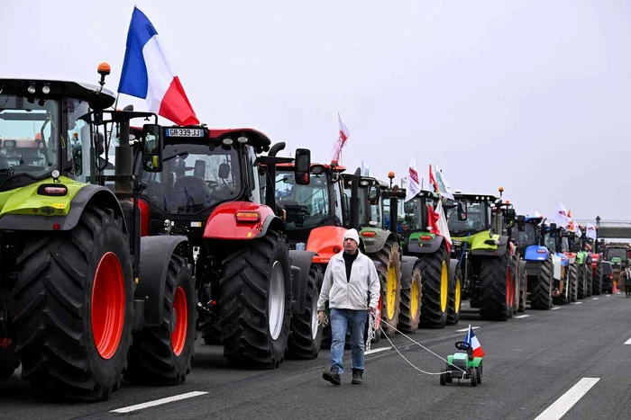 Agricultorii-europeni-nemulumii-se-adreseaz-Bruxellesului-din-oraul-simbol-Schengen
