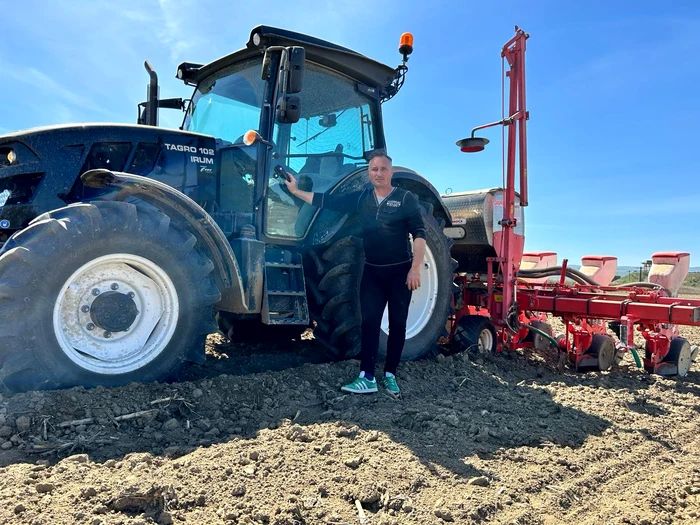 Agricultorul-care-a-pornit-de-la-sap-iar-acum-muncete-170-hectare-de-pmnt-Am-dat-producia-doar-n-ar-FOTO
