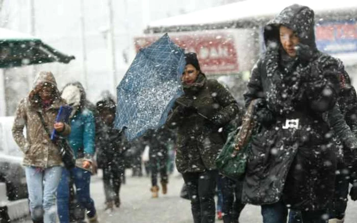 Alert-meteo-vntul-puternic-face-ravagii-Unde-lovesc-ninsorile-i-gerul