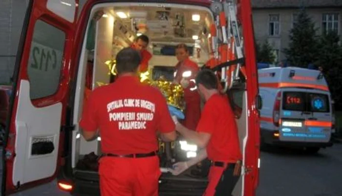 Angajat-de-la-Salubritate-Sibiu-dus-la-spital-cu-traumatism-cranian-dup-ce-a-czut-de-pe-maina-de-gunoi-n-mers