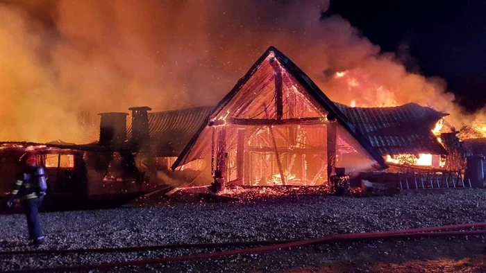Anunul-Ministerului-Economiei-Antreprenoriatului-i-Turismului-privind-incendiul-de-la-Ferma-Dacilor