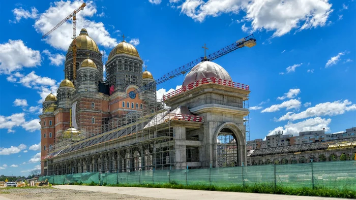 Arhiepiscopia-Bucuretilor-n-scandalul-de-la-Sectorul-1-Dezaprobm-utilizarea-finanrii-Catedralei-Naionale-cu-scop-electoral