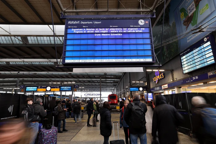 Au-fost-reluate-zborurile-pe-aeroportul-din-Munchen-nchis-temporar-din-cauza-ninsorilor-Traficul-feroviar-n-continuare-afectat