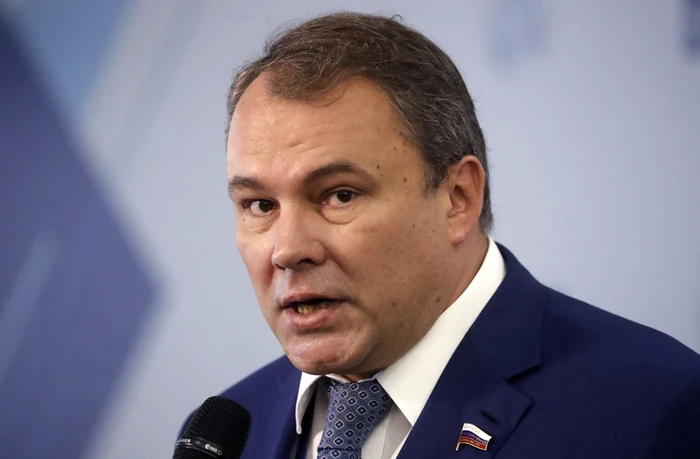 Bezna-minii-un-strnepot-al-lui-Tolstoi-amenin-Parisul-cu-un-atac-nuclear-i-spune-c-Frana-este-condus-de-perveri