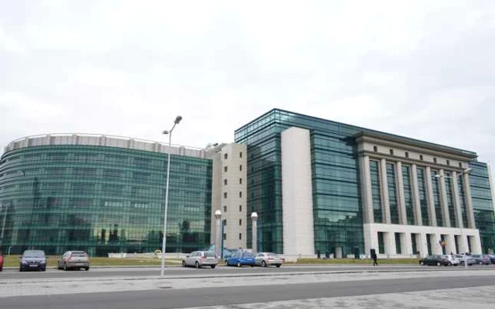 Bibliotecarii-cer-salarii-mai-mari-Oamenii-au-protestat-n-strad