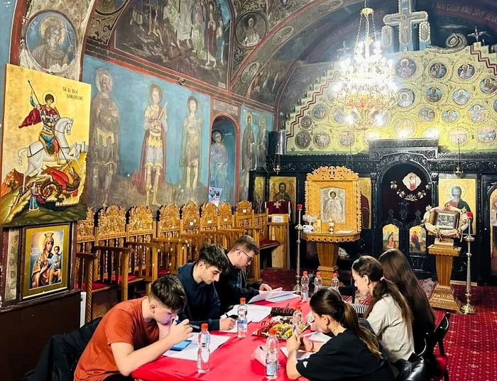 Bisericile-ajut-elevii-s-fac-gratuit-meditaii-pentru-Evaluare-Naional-i-Bacalaureat-ine-de-profesorii-voluntari