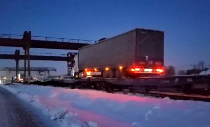 Blocarea-frontierei-de-ctre-transportatorii-polonezi-Ucraina-a-gsit-o-soluie-original-