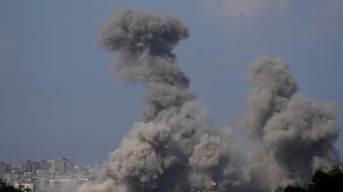 Bombardamentele-israeliene-continu-asupra-Gazei-O-cea-groas-acoper-zone-ntregi