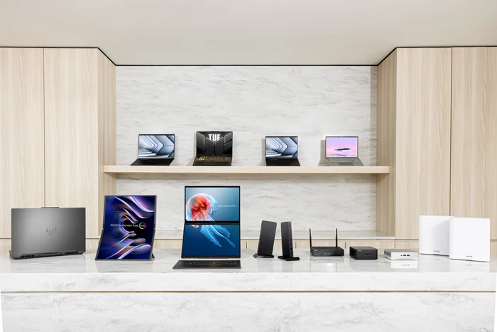 CES-2024-ASUS-prezint-laptopuri-cu-ecrane-OLED-pliabile-ochelari-AR-i-alte-produse-cu-AI