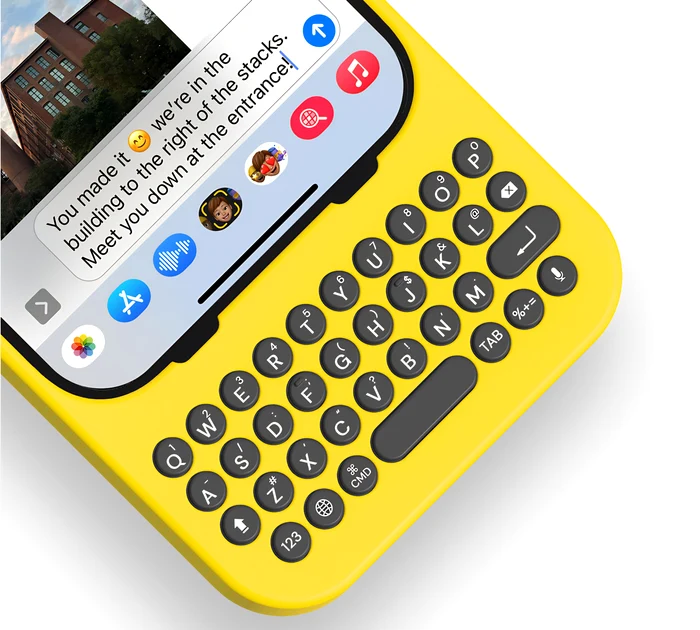 CES-2024-Tastatura-fizic-revine-pe-iPhone