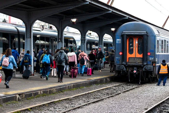 CFR-Cltori-transmite-recomandri-pentru-srbtori-Alegei-toate-trenurile-nu-doar-cele-de-la-orele-de-vrf