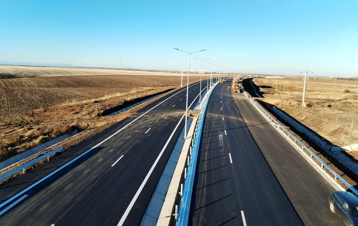 Cadou-de-Crciun-Se-deschide-circulaia-pe-nc-32-de-km-din-Drumul-Expres-Craiova-Piteti