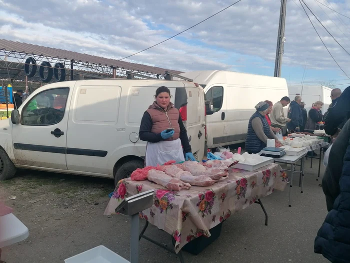 Carnea-de-miel-este-deja-n-oferta-fermierilor-care-vnd-n-trguri-Cumprm-cnd-avem-bani-FOTO