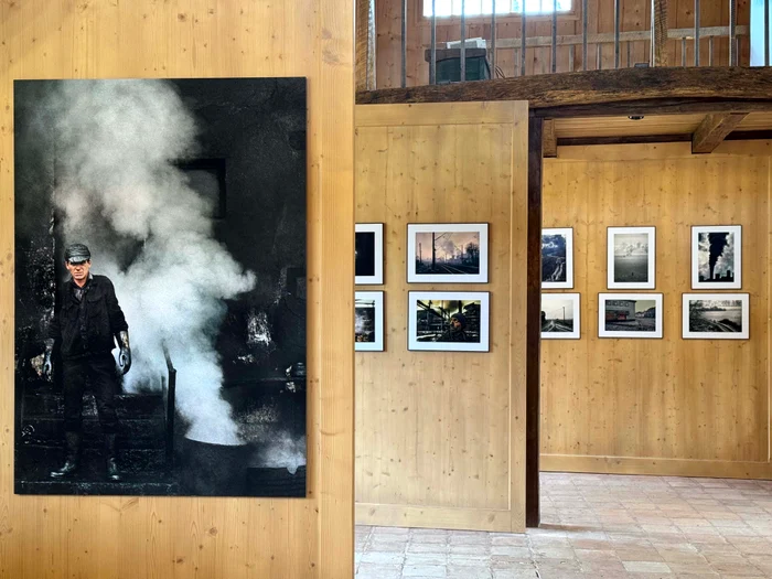 Casa-din-Romnia-a-Regelui-Charles-se-redeschide-Expoziie-de-excepie-a-unui-fotograf-britanic-n-ura-de-la-Viscri