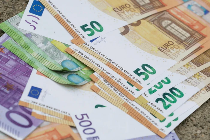 Caz-uluitor-de-onestitate-Cine-este-femeia-care-a-gsit-16800-de-euro-i-i-a-predat-Poliiei-Piatra-Neam--