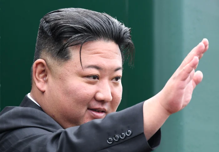Ce-a-observat-Kim-Jong-Un-dup-plasarea-pe-orbit-a-satelitului-militar-spion-Imaginile-care-i-au-fost-prezentate-de-NATA