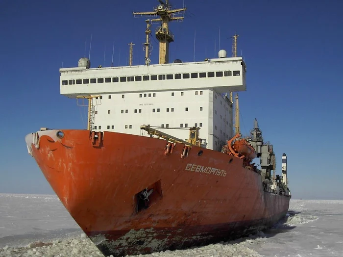Ce-spun-autoritile-ruse-despre-incendiul-izbucnit-la-un-sprgtor-de-ghea-cu-propulsie-nuclear-datnd-de-pe-vremea-URSS