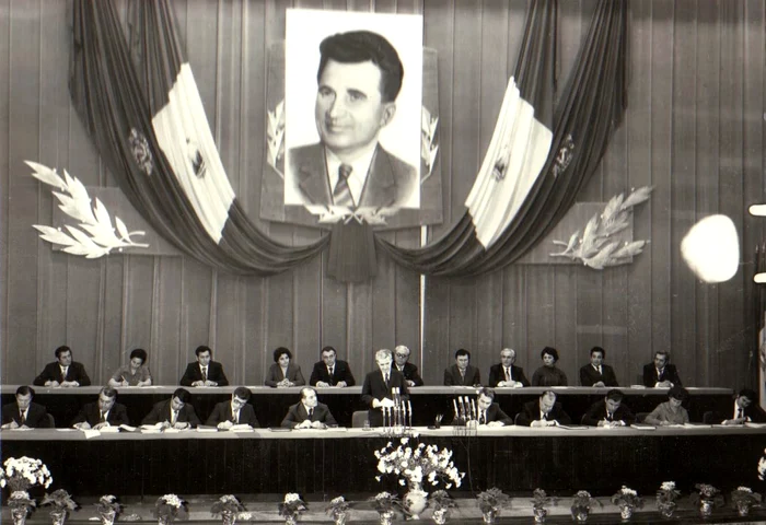 Ce-tiu-tinerii-romni-din-zilele-noastre-despre-vremurile-tovarului-Ceauescu-Cum-l-percep-pe-fostul-dictator