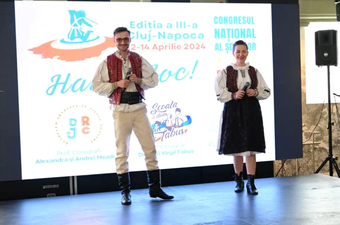 Cea-mai-mare-reuniune-a-colilor-de-dans-popular-din-Romnia-organizat-la-Cluj-Napoca-FOTO