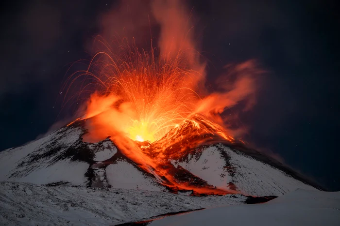 Celebrul-vulcan-Etna-din-Sicilia-a-erupt-din-nou
