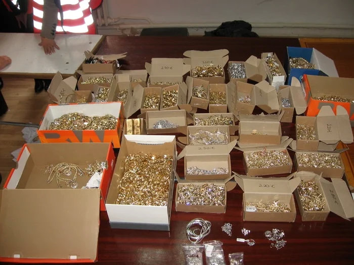 Cetean-turc-reinut-dup-ce-a-ncercat-s-introduc-n-Romnia-peste-5-kilograme-de-aur