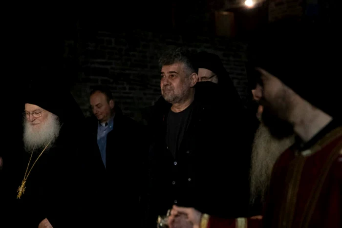 Ciolacu-vizit-la-Muntele-Athos-De-cine-a-fost-nsoit-premierul-