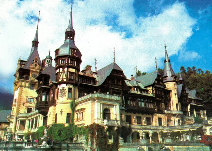 Cltorie-n-timp-printre-bijuteriile-Munilor-Bucegi-Castelul-Pele-i-Castelul-Cantacuzino-FOTO