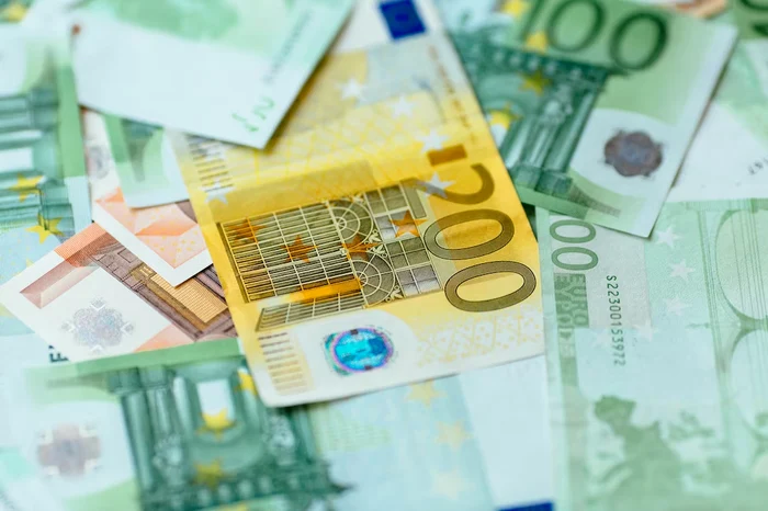 Corupie-n-flagrant-O-tnr-cerut-5000-de-euro-unei-femei-pentru-a-aranja-s-i-elibereze-soul-din-arest