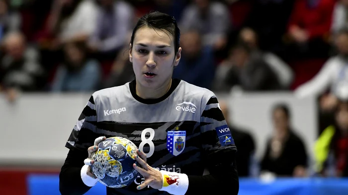 Cristina-Neagu-la-nmormntare-nainte-de-meci-tatl-sportivei-cu-o-poveste-fascinant-a-murit