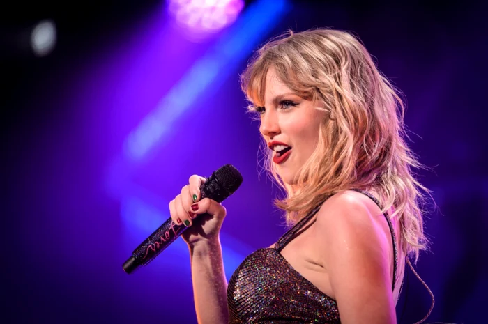 Cum-a-ajuns-cntreaa-Taylor-Swift-inta-rzboiului-sfnt-declarat-de-conspiraionitii-MAGA