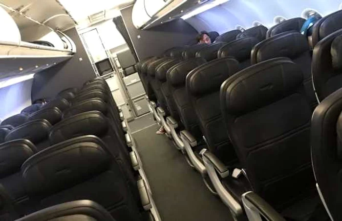 Cum-poi-cltori-ntr-un-avion-gol-Cu-siguran-poi-face-alegeri-bune