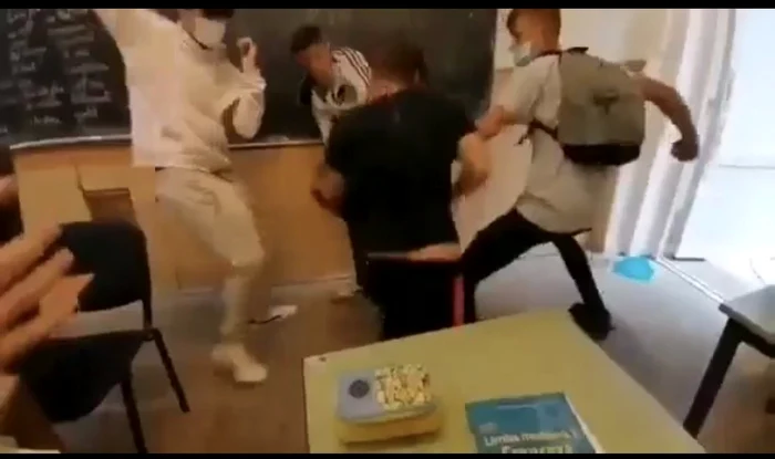 Cum-vrea-Ministerul-Educaiei-s-combat-violena-din-coli-Ce-spun-poliitii