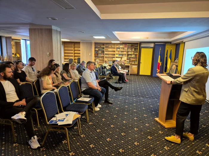 DNSC-le-a-artat-membrilor-comunitii-ucrainene-moduri-de-recuperare-a-conturilor-de-social-media