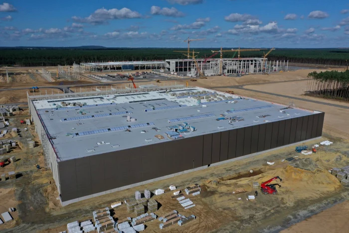 DPA-Alimentarea-cu-energie-a-fabricii-Tesla-de-lng-Berlin-a-fost-restabilit