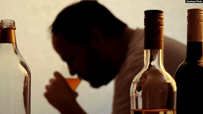 Dependena-de-alcool-punctul-de-cotitur-Psihiatru-De-la-euforie-la-depresie-e-un-pas-mic