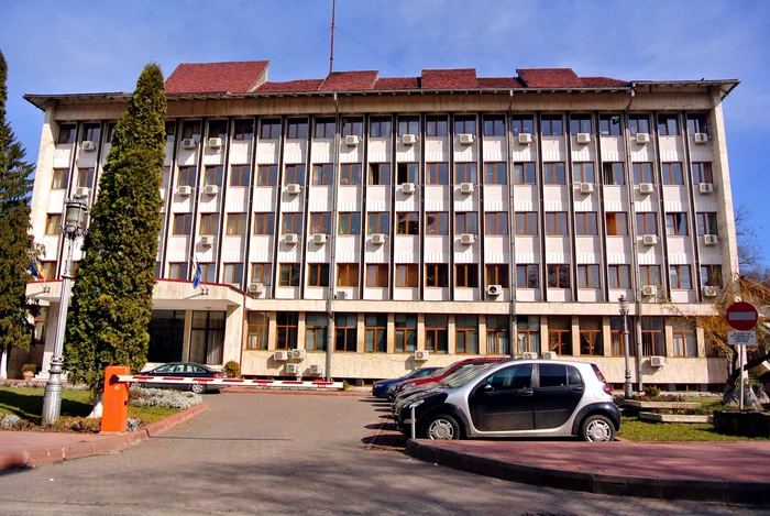 Descinderi-la-o-firm-a-Consiliului-Judeean-Neam-pentru-delapidare-i-exploatare-ilegal-a-agregatelor-minerale-
