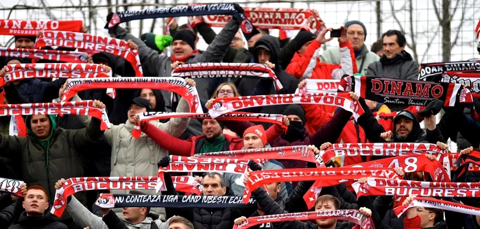 Dinamo-praf-la-fotbal-oribil-la-galerie-Gesturi-reprobabile-i-scandri-rasiste-ale-cinilor