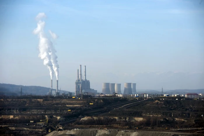 Directorul-Direciei-Energie-din-cadrul-CEO-reinut-de-DNA-pentru-trafic-de-influen