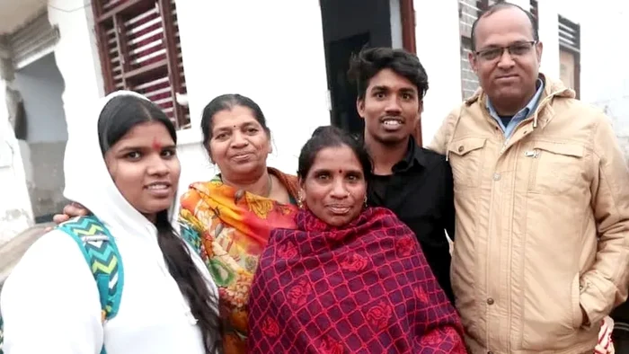 Doi-frai-din-India-au-fugit-de-acas-i-s-au-rtcit-A-durat-13-ani-pentru-a-i-regsi-familia-ce-au-pit