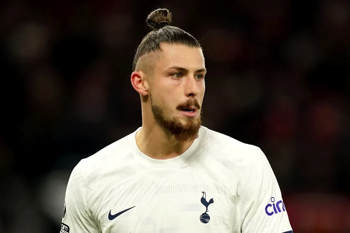 Drguin-gaf-la-a-doua-apariie-la-Tottenham-cum-a-comis-o-la-cinci-minute-dup-ce-a-intrat-pe-teren